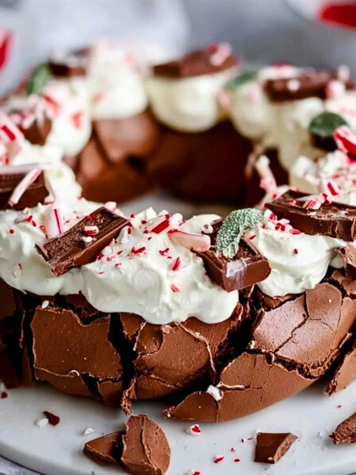 Chocolate Peppermint Christmas Pavlova Wreath Dessert (1)