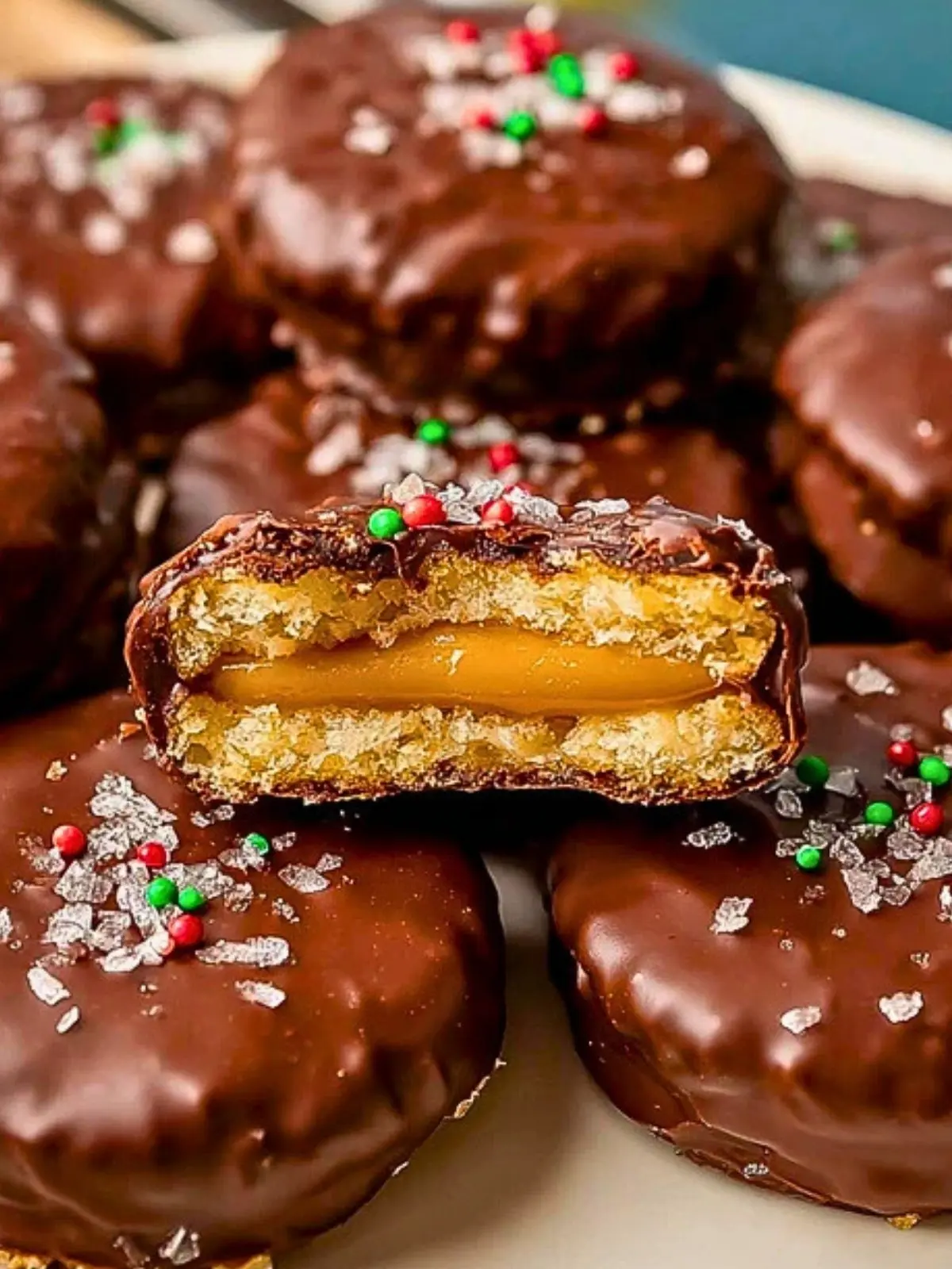 Festive Reese Cup Ritz Cracker Cookies (1)