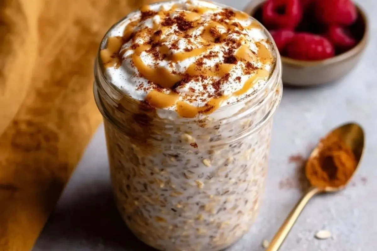 Protein-Packed Cinnamon Roll Overnight Oats